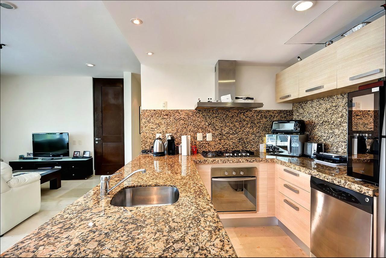 Luxurious & Central Condo In Playa Steps From The Beach 신데 델 카르멘 외부 사진